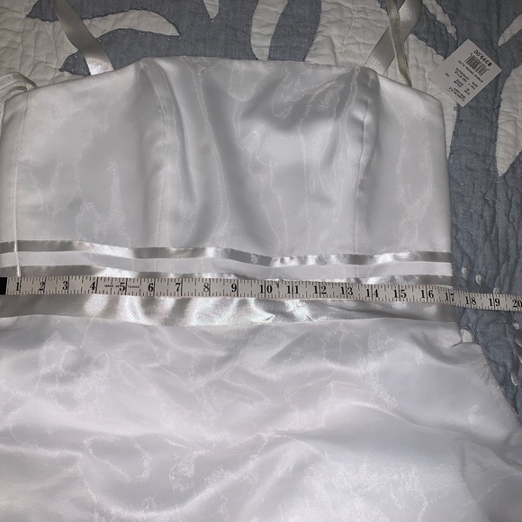 David's Bridal White Strapless Satin Wedding Dress - Size 16 - New in Box - Picture 11 of 16